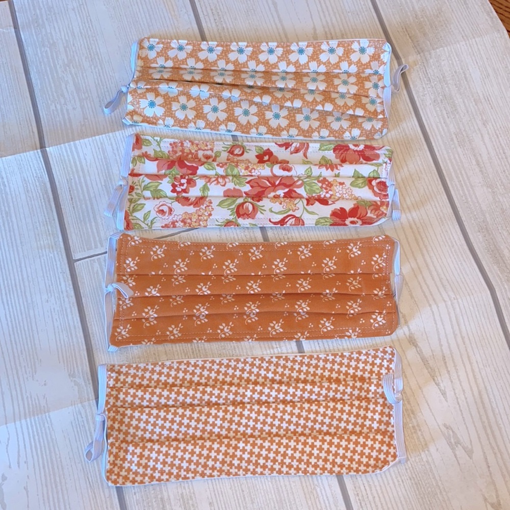 Adjustable facial masks